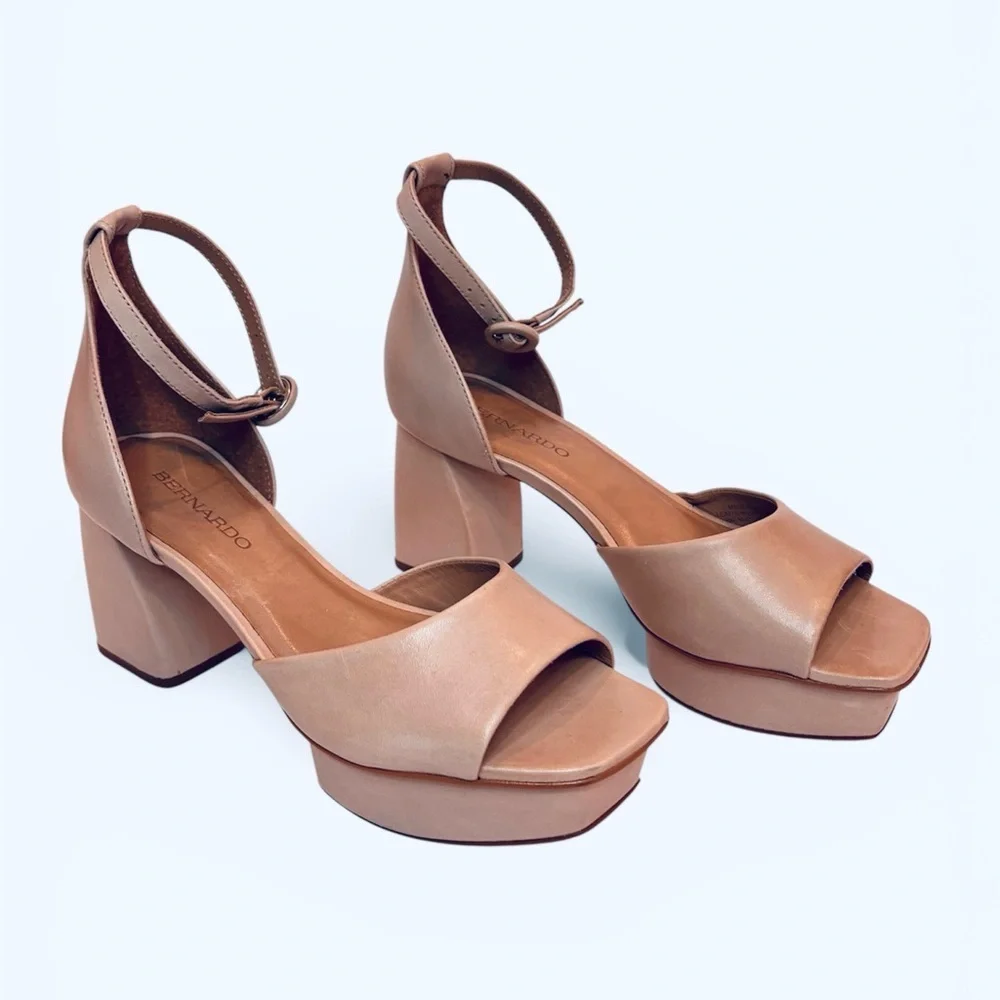 Bernardo Raleigh Platform Sandal Size 7 Blush Antique Leather NEW